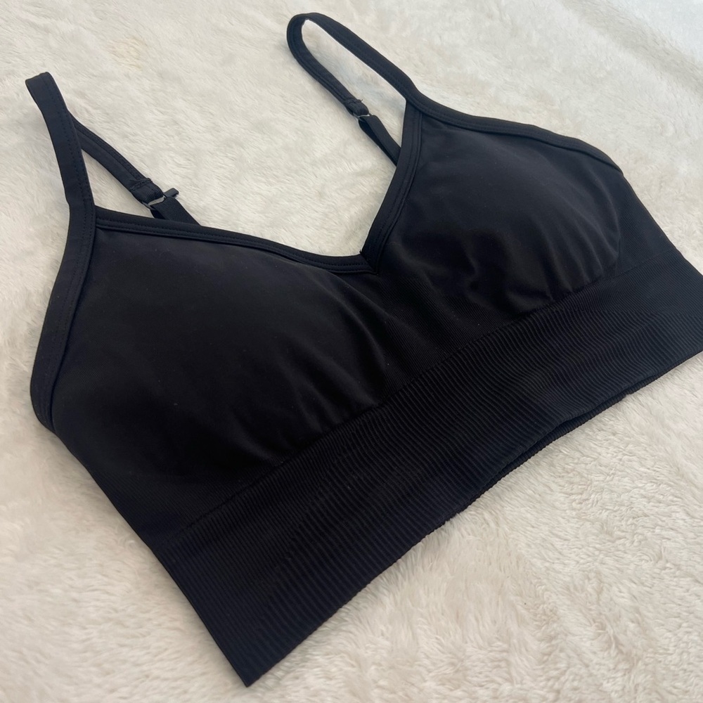 🩷 SOLD - (6) C/D lululemon ebb to street bra